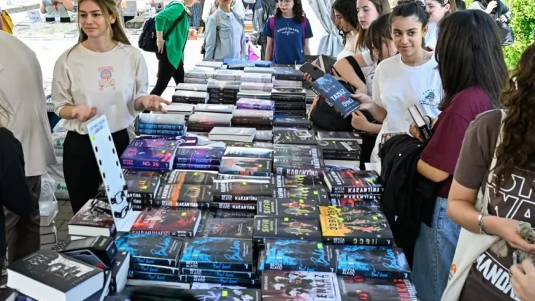 Edebiyatın usta isimleri İzmirli kitapseverlerle buluştu