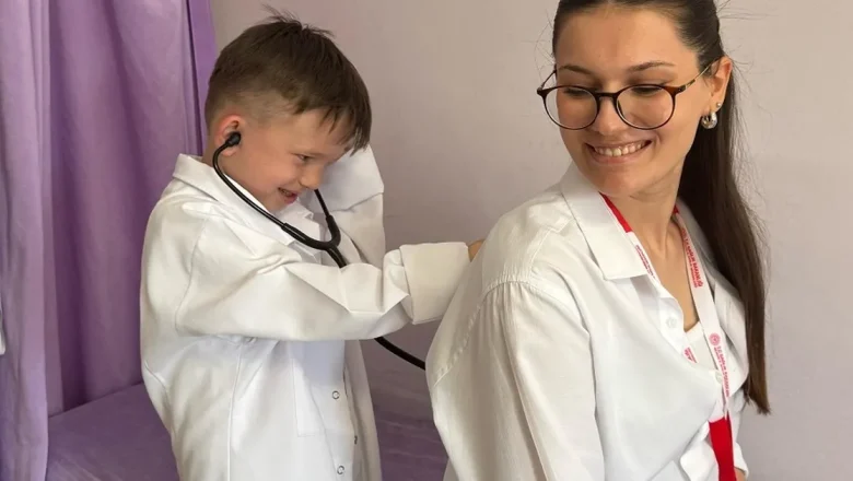 Minik doktor Mert, 23 Nisan’da hayalini gerçeğe dönüştürdü
