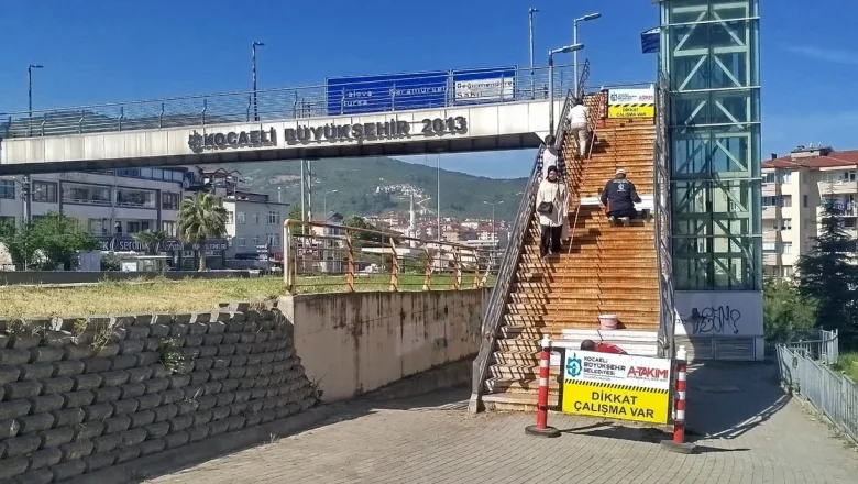 Gölcük’teki üst geçitlerde bakım ve onarım çalışması