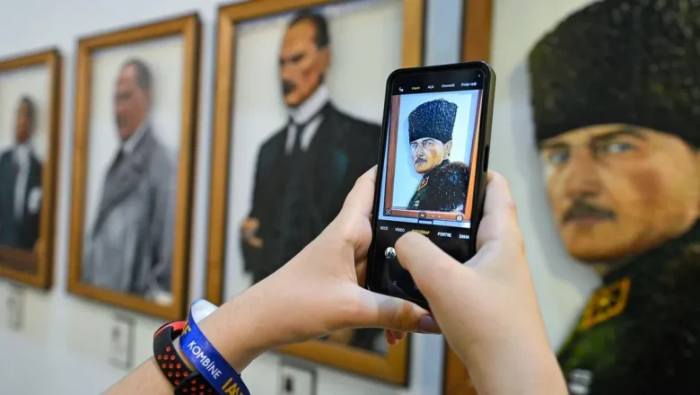 İzmir’de sanat ve antika fuarına yoğun ilgi