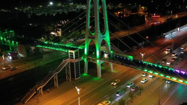 Kocaeli’nde üst geçitler yeşile büründü