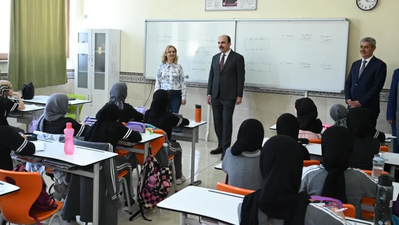 Konya’da Başkan Altay öğrencilerle buluştu